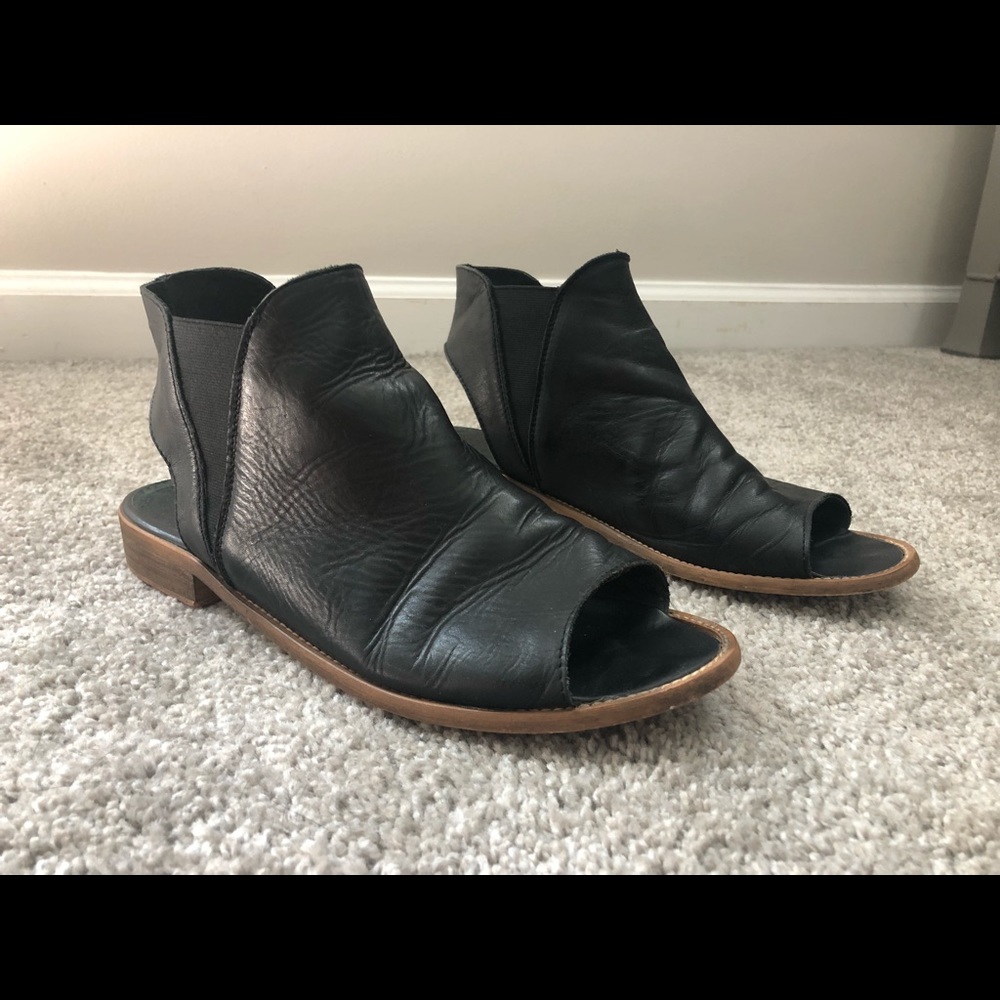 Pull on leather sandals